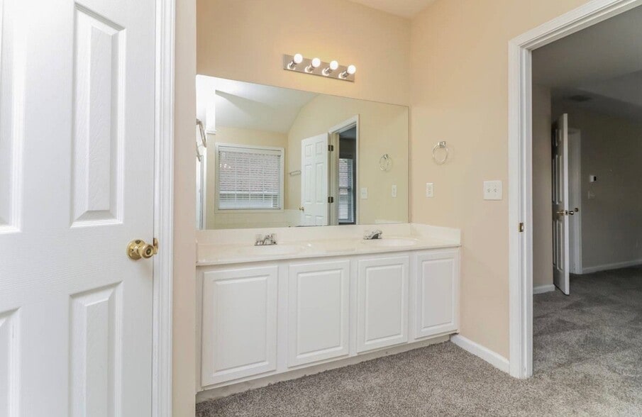 Building Photo - 3740 Cranford Dr SW