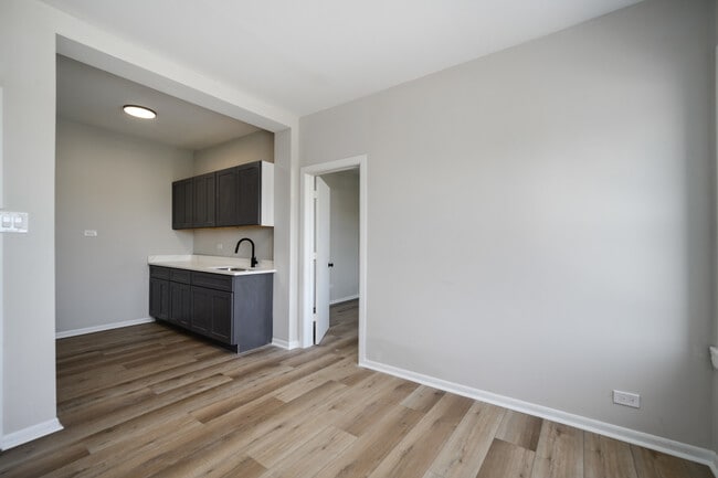 Building Photo - 1206 W 83rd St
