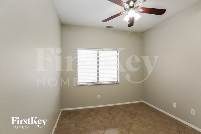 Building Photo - 5616 S 55th Ln