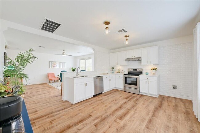 Building Photo - 12329 Sky Harbor Dr