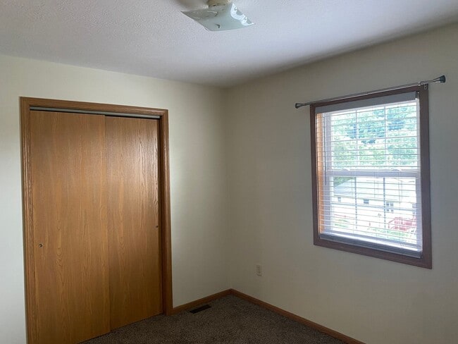 Building Photo - New Phila Duplex