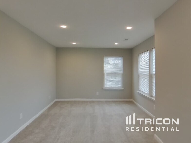 Building Photo - 301 Thomas Point Dr