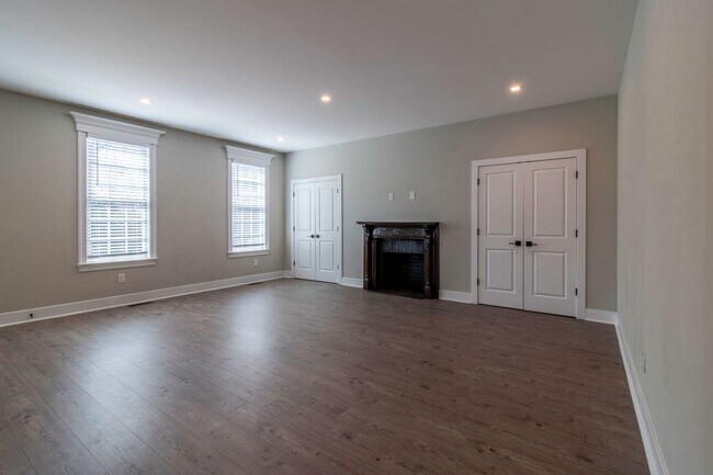 Building Photo - Downtown Milford Year Round Rental - Unfur...