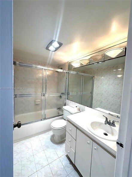 Building Photo - 4675 W 18th Ct