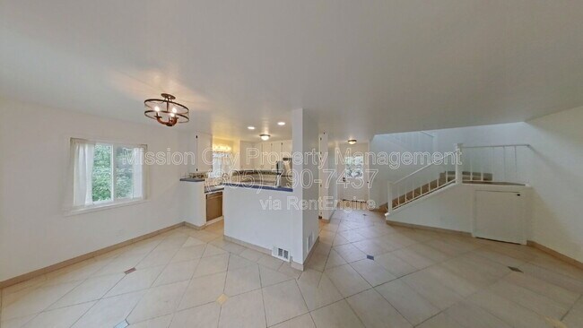 Building Photo - 432 Via Rosa