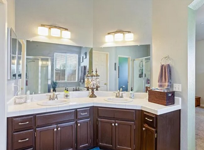 Building Photo - 2085 Pinehurst Ct