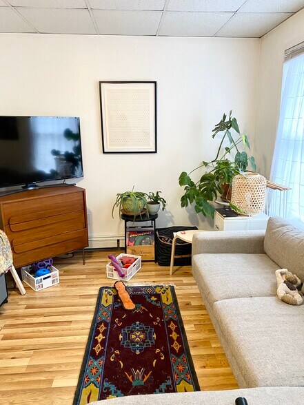 Building Photo - 160 Otis St