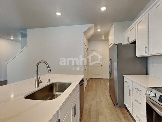Building Photo - 5334 Turnstone St SE