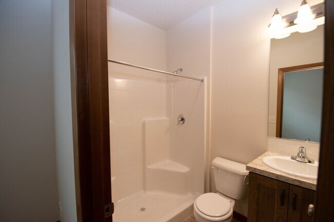 Building Photo - Gorgeous 2BD Duplex in Great Washougal Location! Beautiful Finishes!