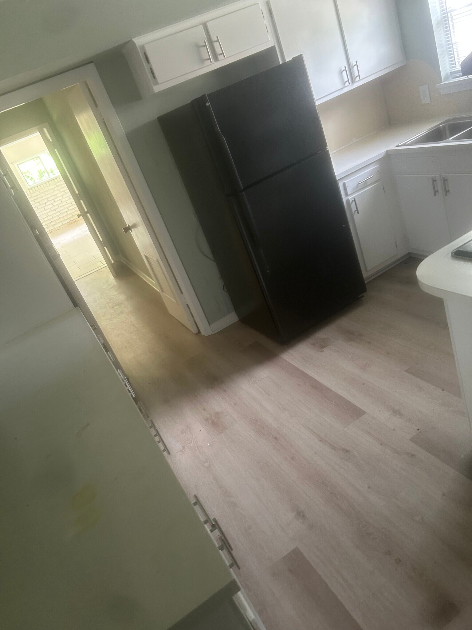 kitchen - 1835 N Alameda Dr