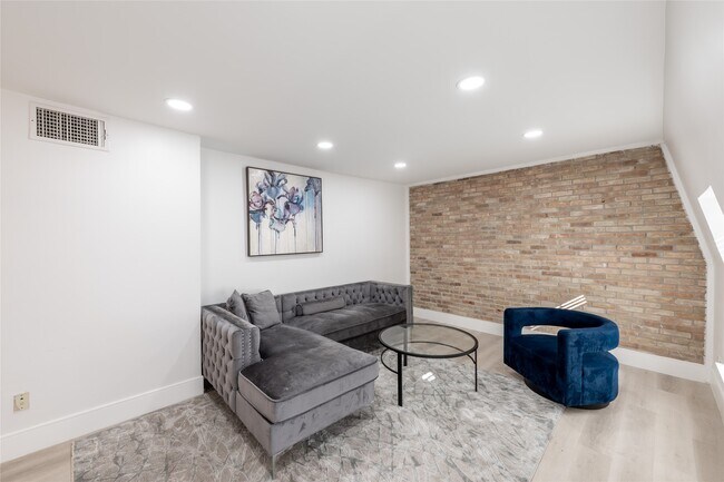 Building Photo - 2601 Marilee Ln