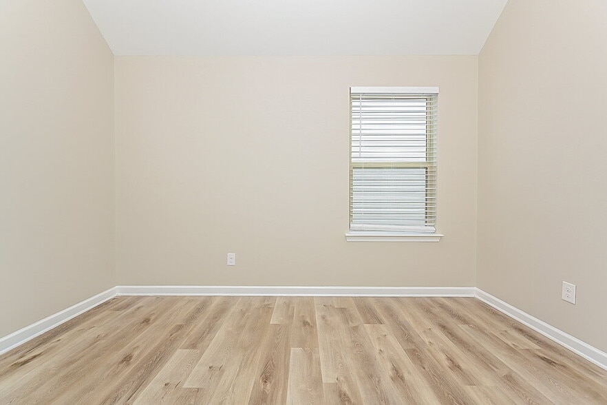 Building Photo - 360 Lossie Ln
