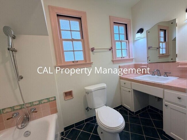 Building Photo - 3 Bed/2 Bath Single Level Home!