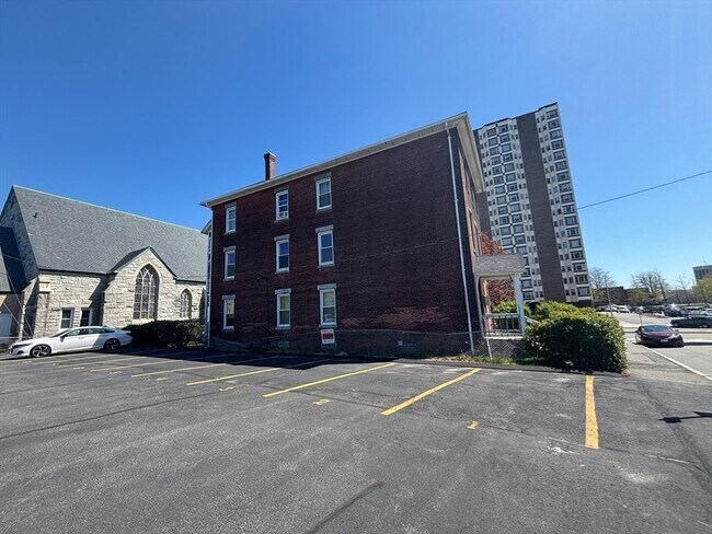 Building Photo - 45 Fountain St