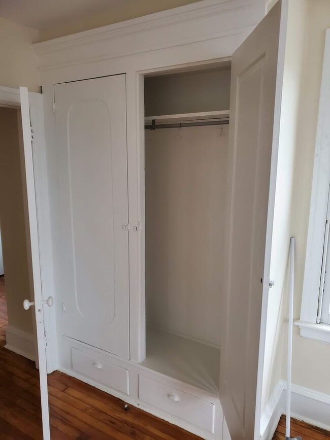 Building Photo - 2213 Mt Carmel Ave