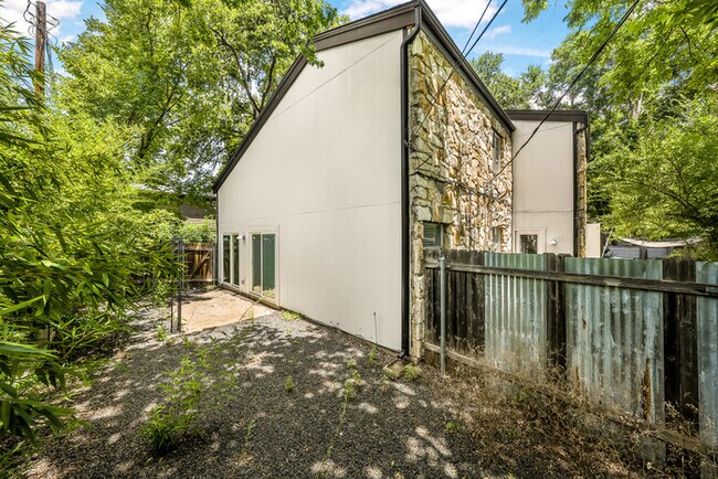 Building Photo - 1913 Lightsey Rd