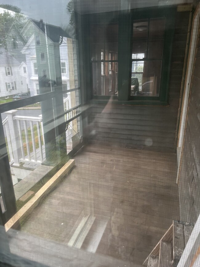 Building Photo - Newly renovated first Floor 1-Bedroom Apar...