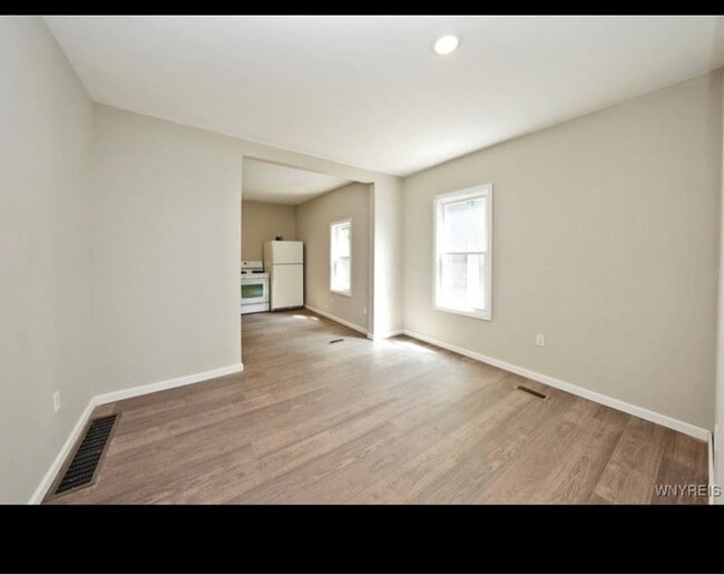 Building Photo - 275 Genesee St