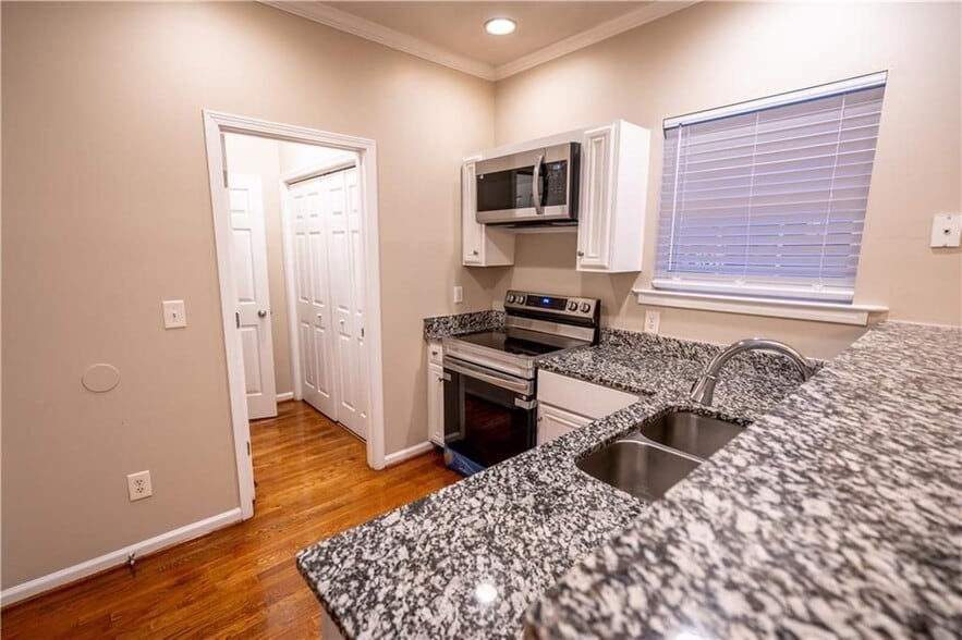 Building Photo - 1188 Ira St SW