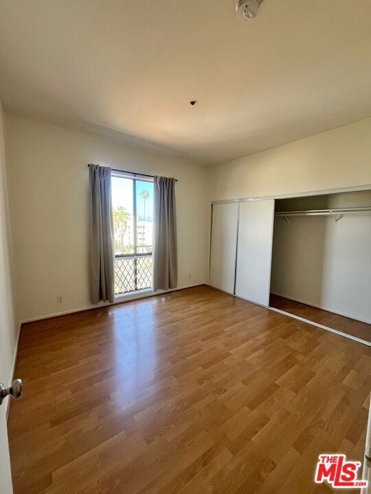 Building Photo - 533 S St Andrews Pl