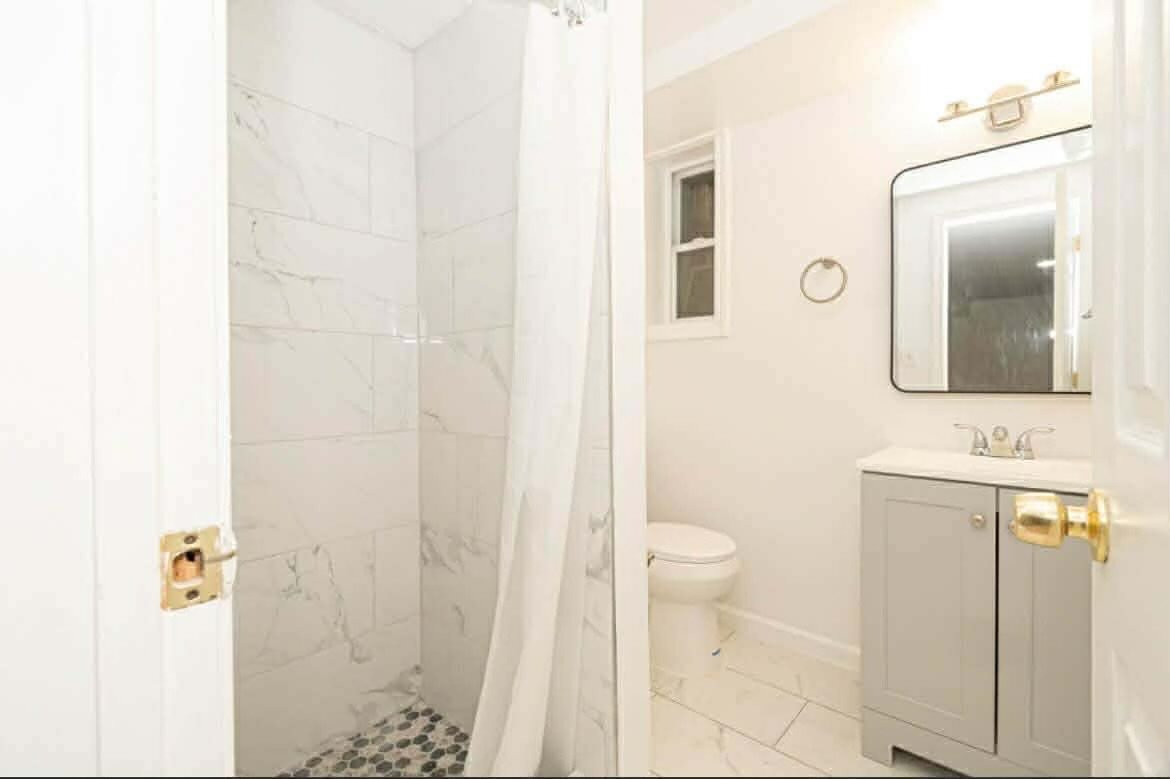 Building Photo - 307 E 25th St