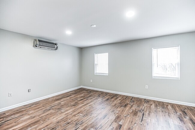 Building Photo - 203 Ford St