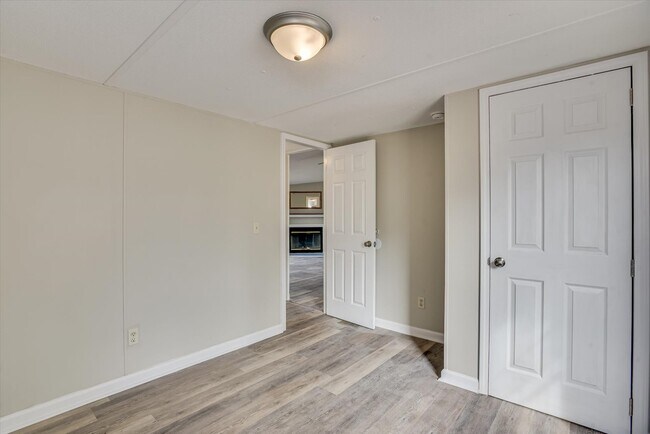 Building Photo - 1261 Lone Oak Ct