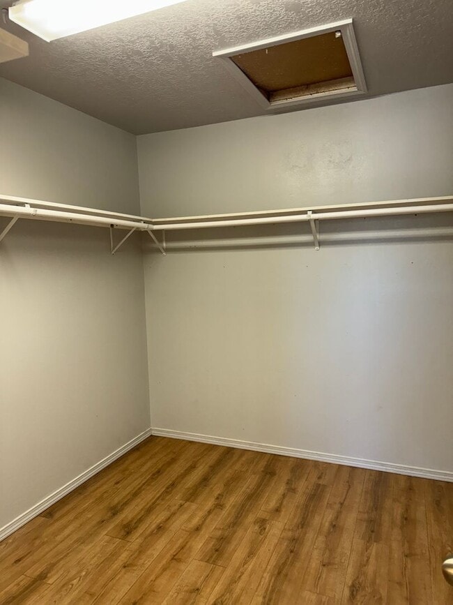 Building Photo - Move in special!!! Half off your first month's rent. Three Bedroom Townhome