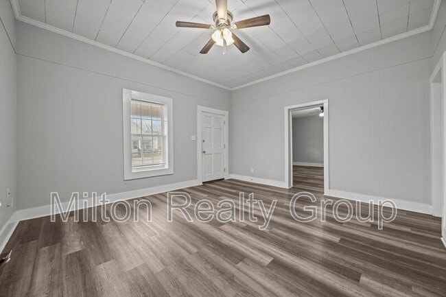 Building Photo - 210 S Elm Ave