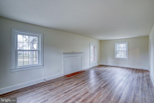 Building Photo - 1031 S Dupont Blvd