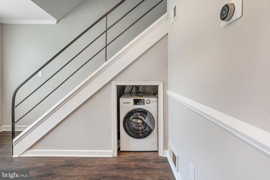 Building Photo - 3815 28th Ave