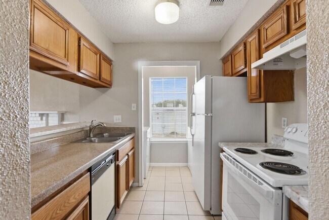 Building Photo - 1310 Brenda Ln