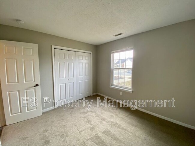 Building Photo - 310 Lockerbie Ln