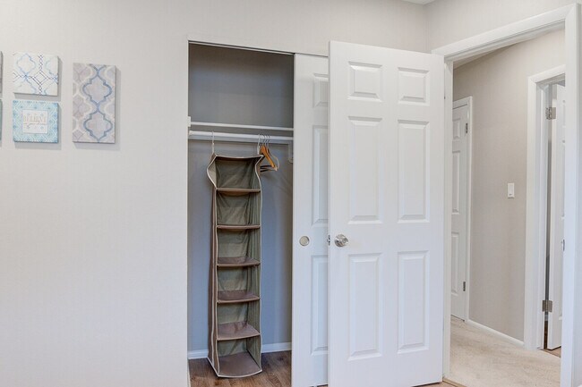 Building Photo - 2421 Saratoga Rd