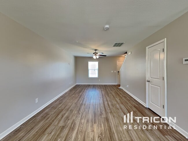 Building Photo - 4636 Queen Pierrette St