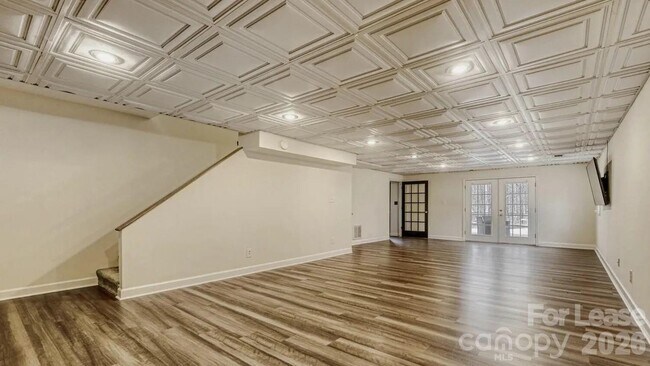 Building Photo - 120 Tall Oak Dr