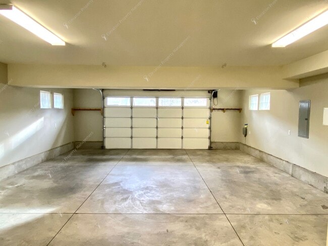 Building Photo - Stunning 2 BR home in Northwest Crossing