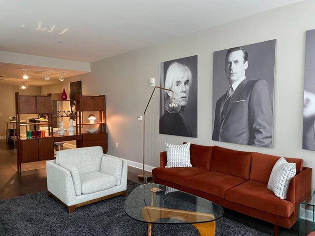 Building Photo - 256 E Main St