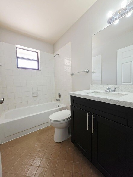 Building Photo - 1157 Hyacinth Pl