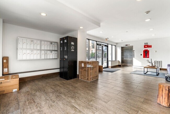 Building Photo - 339 D St