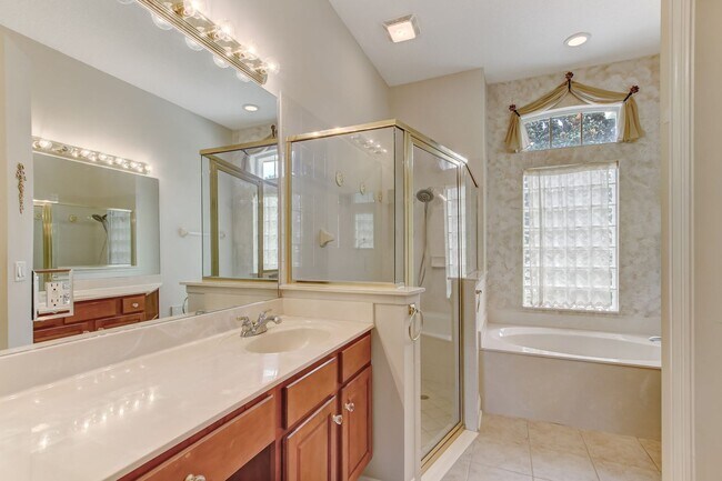 Building Photo - Lake  & Golf Course View Home in North Hampton