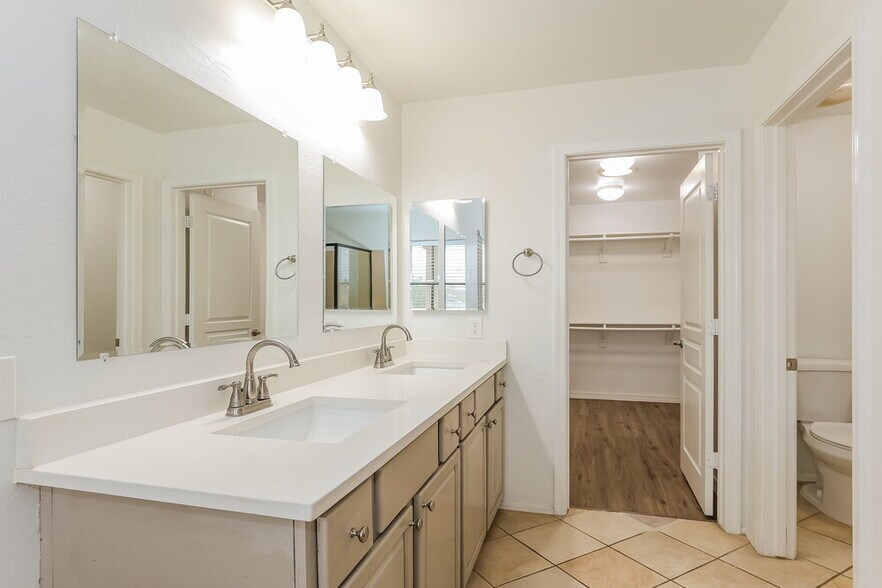 Building Photo - 809 E Agua Fria Ln