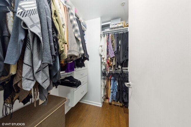 Building Photo - 240 E Illinois St