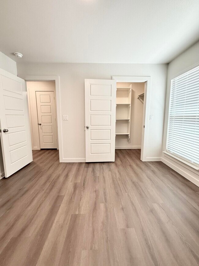 Building Photo - 2130 Langford Ave