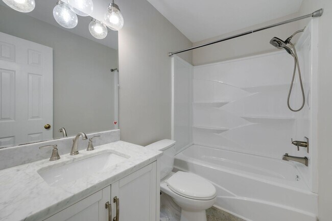 Building Photo - Beautiful 4 Bedroom 3 Bathroom Home in North Chesterfield ***Available Early April***