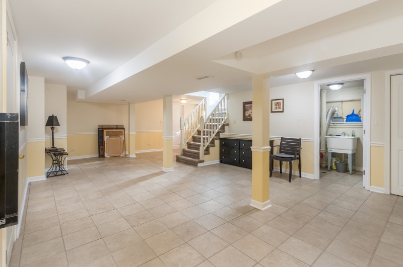 Building Photo - 3233 S 60th Ct