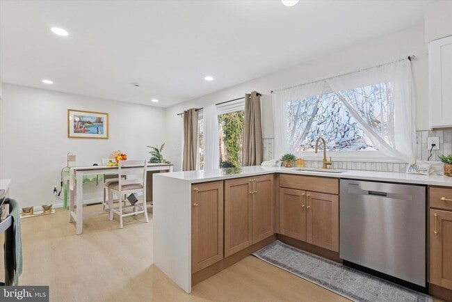 Building Photo - 127 Toledo Ln