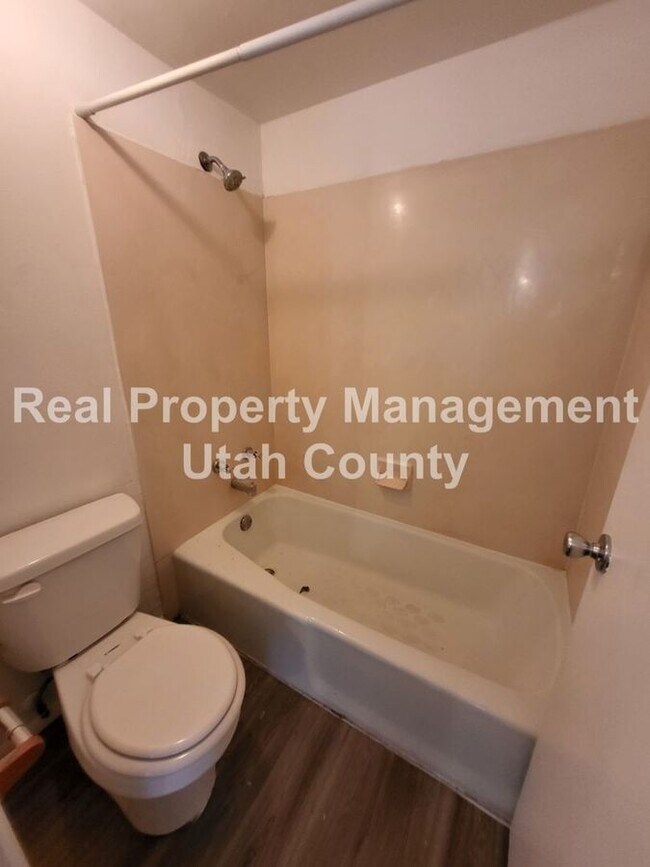 Building Photo - 1146 W 100 N