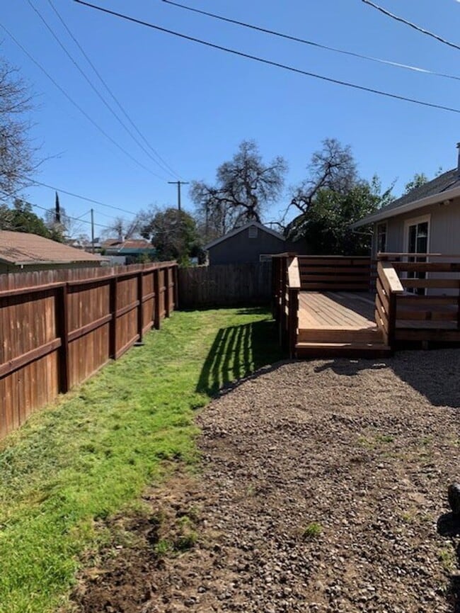 Building Photo - Cute 2 Bedroom in West Redding