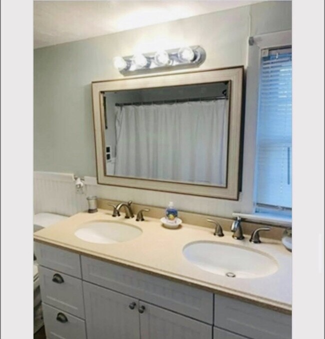 Building Photo - 90 Wendward Way